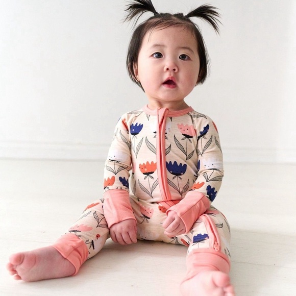 Little sleepies flower friends 6-12 months onesie - Picture 6 of 6